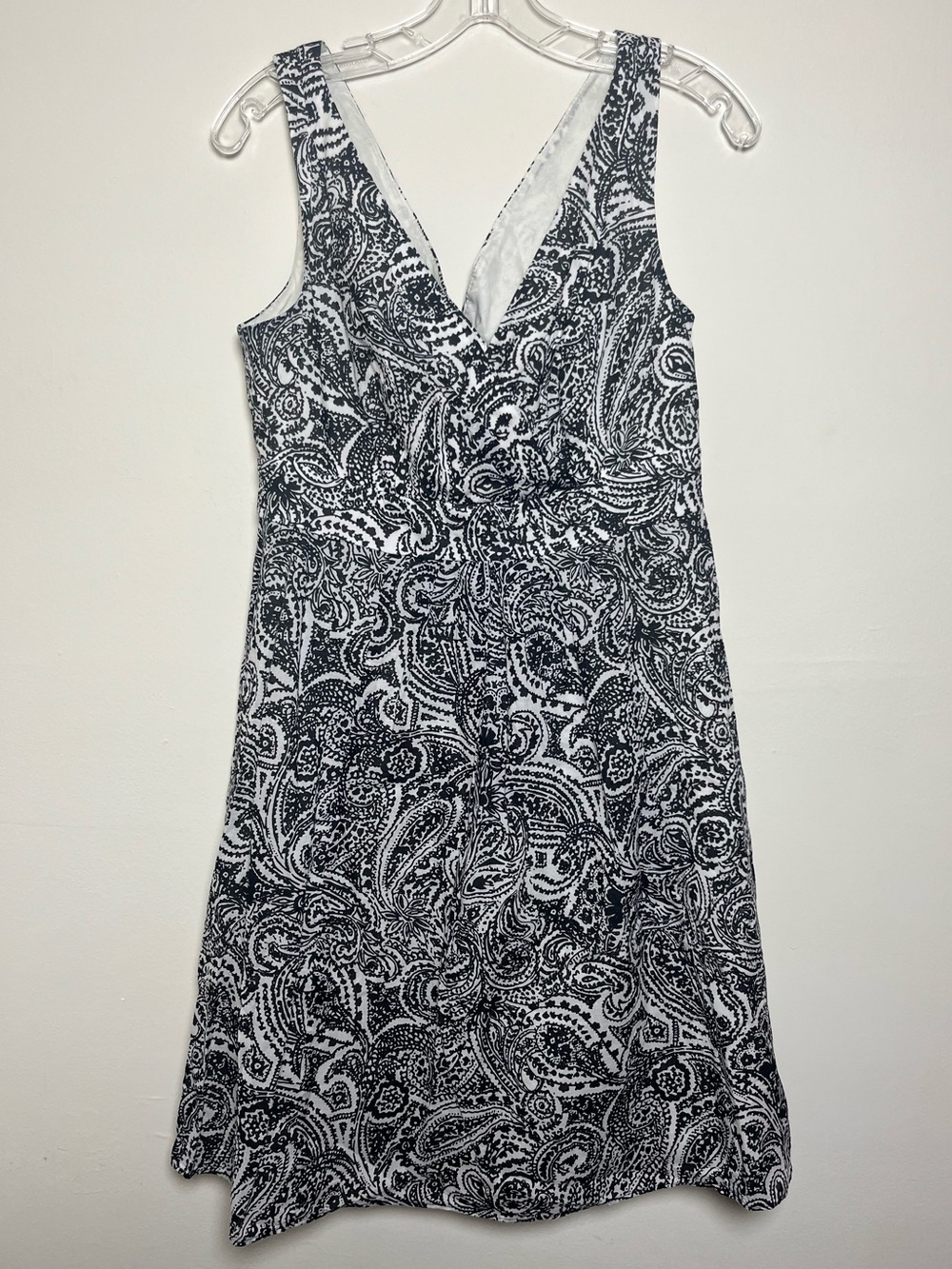 Women's Lands' End Fit Flare Cotton Black and White Paisley V-Neck Chemise Sz 10